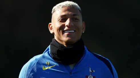 Richarlison, do Tottenham, é sondado por Flamengo e Palmeiras, mas deve reforçar o Everton. (Foto: James Fearn/Getty Images)