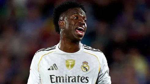Vini Jr. reclama durante jogo do Real Madrid.