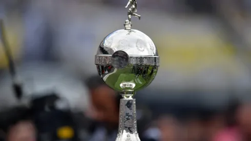 Troféu da Copa Libertadores – Photo by Marcelo Endelli/Getty Images