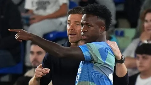 Xabi Alonso e Vini Jr recebem alerta de jornalista após clima tenso no Real Madrid (Foto: Angel Martinez/Getty Images)