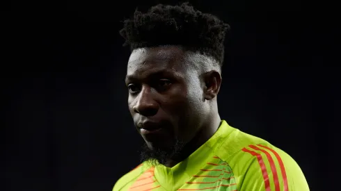 Andre Onana, ex-goleiro do Manchester United e hoje no Trabzonspor. Ele comentou sobre como se comunica com seus companheiros durante o jogo e fala soou como uma possível indireta aos jogadores do United. (Foto: Juan Manuel Serrano Arce/Getty Images)