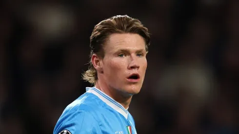 Scott McTominay pode trocar o Napoli pelo Tottenham (Foto: Dean Mouhtaropoulos/Getty Images)