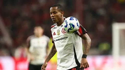 Wallace Yan em ação pelo Flamengo.