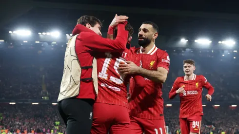 Chiesa quer ficar no Liverpool e projeta mais títulos com Arne Slot. (Photo by Carl Recine/Getty Images)