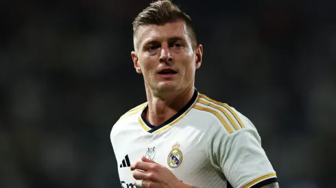Toni Kroos é sincero e aponta erro do Barcelona ao não contratar um novo zagueiro (Foto: Yasser Bakhsh/Getty Images)