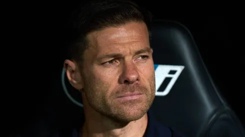 Xabi Alonso vive pressão no Real Madrid e fontes revelam o sentimento nos vestiários. Foto: Angel Martinez/Getty Images)