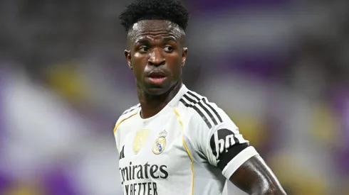 Vinicius Júnior em campo com o Real Madrid (Foto: Denis Doyle/Getty Images)