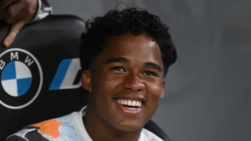 Endrick no banco de reservas do Real Madrid. (Foto: Denis Doyle/Getty Images)