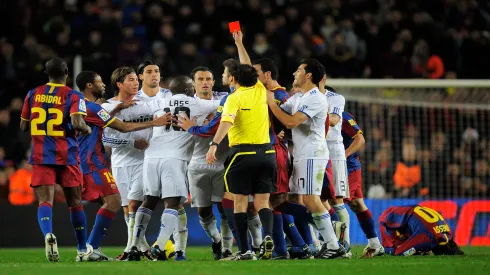 Barcelona e Real Madrid no Camp Nou, em 2010, apitado por  Eduardo Iturralde González  – David Ramos / Getty Images