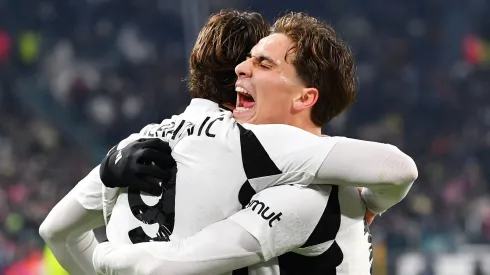 Vlahovic e Yildiz em campo. Jogadores serão titulares em Juventus x Udinese nesta quarta (29) (Foto: Valerio Pennicino/Getty Images)