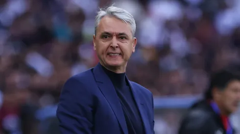 Tiago Nunes pela LDU (Foto: Franklin Jacome/Getty Images)