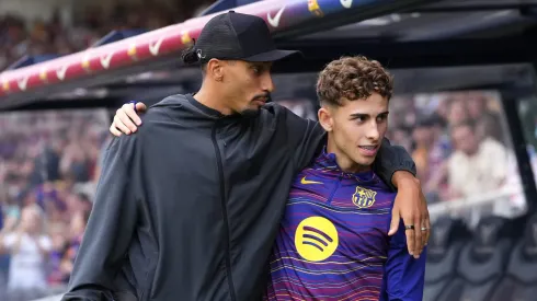 Barcelona valoriza postura de Raphinha em meio à atmosfera de El Clásico. (Photo by Alex Caparros/Getty Images)