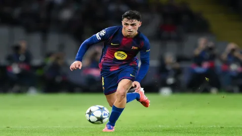 Pedri, do Barcelona em  partida da 2ª rodada da fase de grupos da Champions League 2025/26 contra o PSG – David Ramos / Getty Images