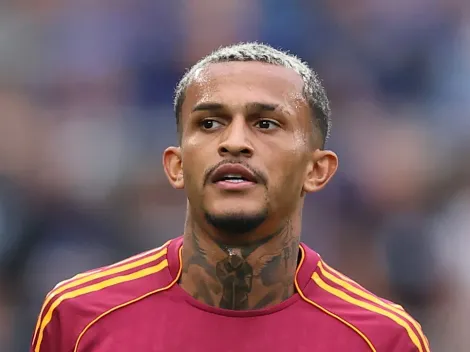 Wesley muda de posição na Roma