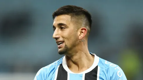 Cristian Olivera, atacante do Grêmio, pode ir para o Nacional-URU (Foto: Pedro H. Tesch/Getty Images)