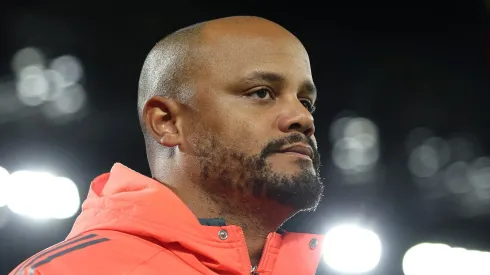 O Bayern de Munique vive um começo de temporada espetacular sob o comando de Vincent Kompany. A vitória por 4 a 1 sobre o Köln marcou o 14º triunfo consecutivo da equipe, um feito inédito nas cinco principais ligas europeias. (Foto: Lars Baron/Getty Images)