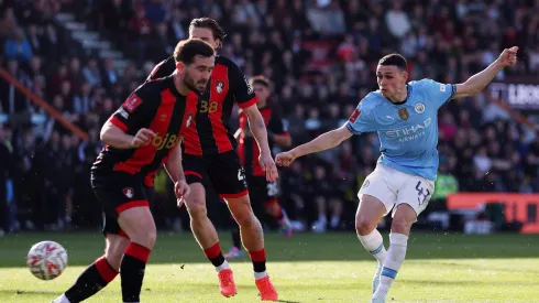 Jogadores do Bournemouth e Manchester City, em campo. Equipes se enfrentam neste domingo (02).  (Foto: Alex Pantling/Getty Images)