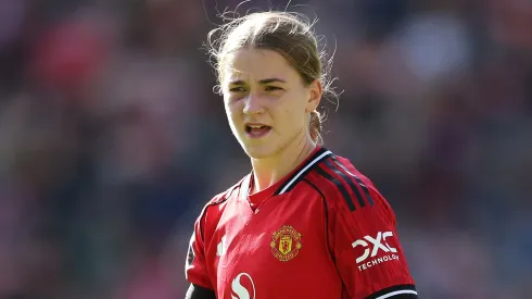 Jess Park volta aos treinos e deve reforçar o Manchester United contra o Brighton – Foto: Matt McNulty/Getty Images)