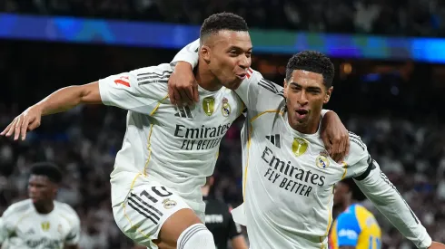 Com uma vitória tranquila por 4 × 0 no Santiago Bernabéu, o Real Madrid mostrou superioridade total, com Mbappé marcando dois gols e Bellingham comandando o meio-campo, enquanto o Valencia segue em crise e sem respostas em La Liga. (Foto: Angel Martinez/Getty Images)