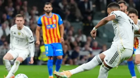 Xabi Alonso valoriza o espírito coletivo e elogia Mbappé, Bellingham e o jovem Álvaro Carreras após vitória sólida do Real Madrid. (Foto: Angel Martinez/Getty Images)