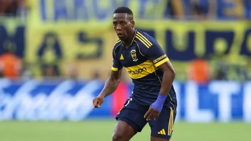 Luis Advíncula abre o jogo sobre futuro no Boca Juniors e não descarta retornar ao Alianza Lima, equilibrando planos profissionais e desejo de estar mais perto da família. (Foto: Megan Briggs/Getty Images)