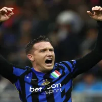 Zielinski, da Inter de Milão, marca golaço