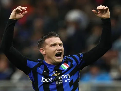 Zielinski, da Inter de Milão, marca golaço