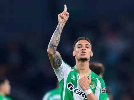 Antony anota dois gols decisivos e alcança Denilson em números no Betis