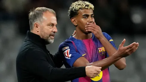 Lamine Yamal segue sentindo dores no púbis. (Photo by Alex Caparros/Getty Images)