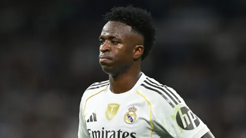 Reação de Vini Jr ao ser substituído no Real Madrid foi criticada por Ancelotti. (Photo by Denis Doyle/Getty Images)