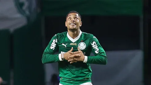 Vitor Roque em ação pelo Palmeiras.