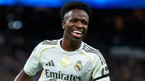 Arne Slot elogia as qualidades de Vini Jr às vésperas de jogo contra o Real Madrid. (Photo by Angel Martinez/Getty Images)