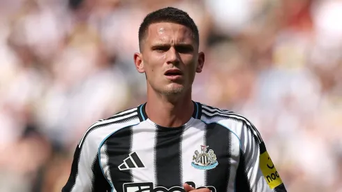 Disputa na Premier League: Chelsea e Liverpool brigam pela contratação de Sven Botman. Foto: Stu Forster