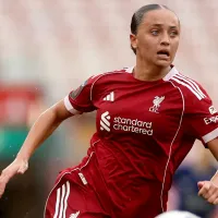 Mia Enderby, atacante do Liverpool, retorna aos treinos após ser hospitalizada por lesão na cabeça