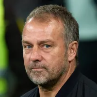 Hansi Flick abre o jogo sobre saída do Barcelona e despista sobre quebra de contrato