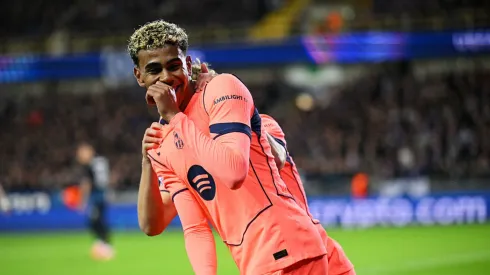 Lamine Yamal comemorando gol pelo Barcelona.