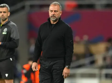 Hansi Flick cobra atenção da defesa do Barcelona após empate