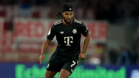 Serge Gnabry voltou a ter destaque no Bayern de Munique e pode renovar contrato até 2026. (Foto: Lars Baron/Getty Images)