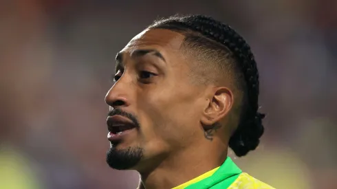 Raphinha está entre os candidatos a melhor jogador do mundo (Foto: Buda Mendes/Getty Images)