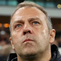 Hansi Flick descarta saída do Barcelona no fim da temporada após relatos de cansaço com o clube