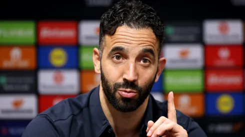 Ruben Amorim, técnico do Manchester United, exigiu a contratação de um meio-campista. Foto: Matt McNulty