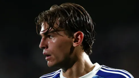 Com talento, versatilidade e potencial em ascensão, Paz pode ser o próximo jovem sul-americano a brilhar nos gramados ingleses. – Foto: Marco Luzzani/Getty Images