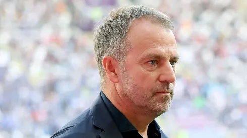 Flick descarta comparação do Barcelona com sua segunda temporada no Bayern. (Photo by Alexander Hassenstein/Getty Images)