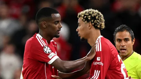 Manchester City x Liverpool: Slot tem dúvida entre Ekitiké e Isak nos Reds. (Photo by Clive Mason/Getty Images)