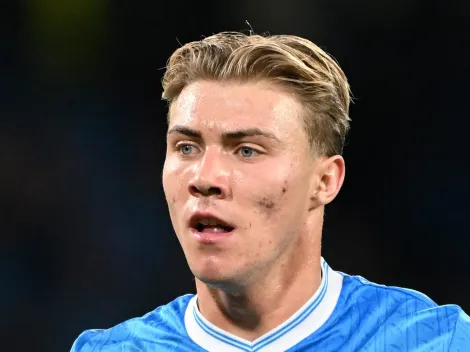 Venda de Hojlund pelo Napoli pode render 5% do valor ao Manchester United