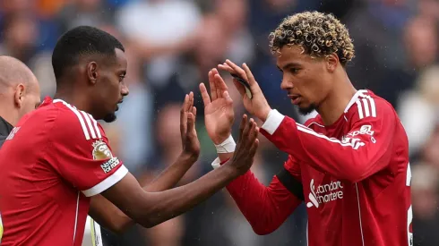 Isak e Ekitike pelo Liverpool. (Foto: Carl Recine/Getty Images)