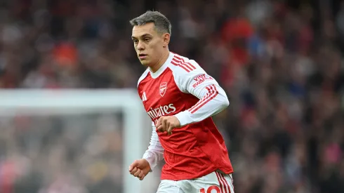 Leandro Trossard pelo Arsenal. (Foto: Clive Mason/Getty Images)