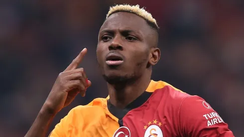 Osimhen, do Galatasaray, da Turquia, deve estar em campo pela Nigéria contra o Gabão, nesta quinta (13). (Foto: Ahmad Mora/Getty Images)