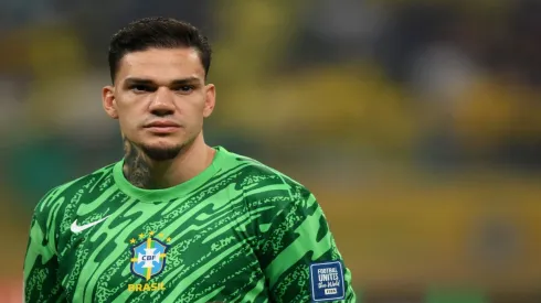 Ederson em partida da Seleção Brasileira contra o Uruguai pelas Eliminatórias da Copa – Pedro Vilela/Getty Images