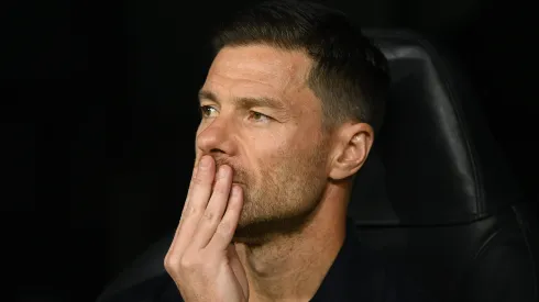Treinador Xabi Alonso, vive momento difícil nos bastidores já que os jogadores estão incomodados com suas atitudes. (Foto: Denis Doyle/Getty Images)